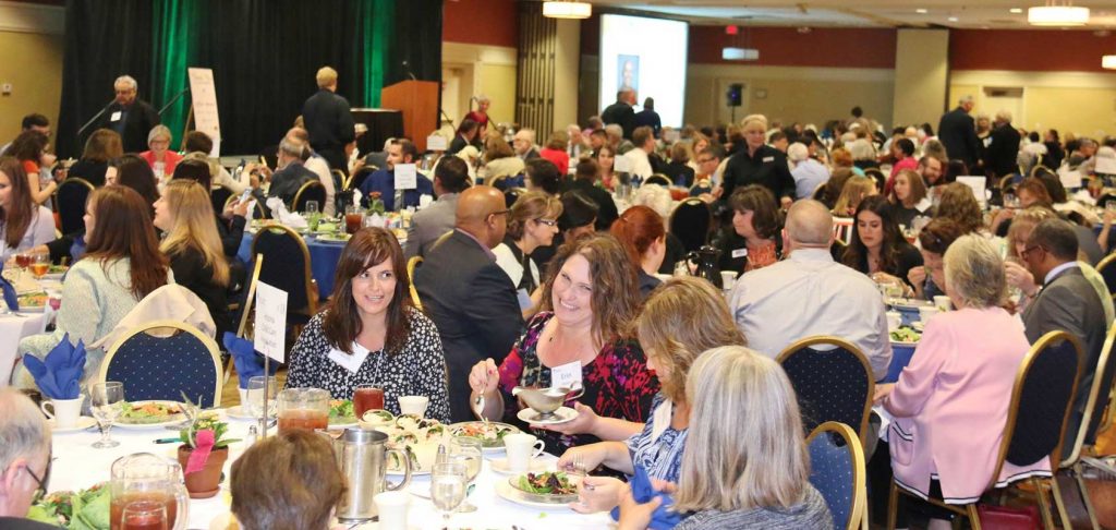 Group of people on dinning tabel